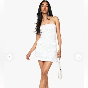 Elegant White Strapless Dress